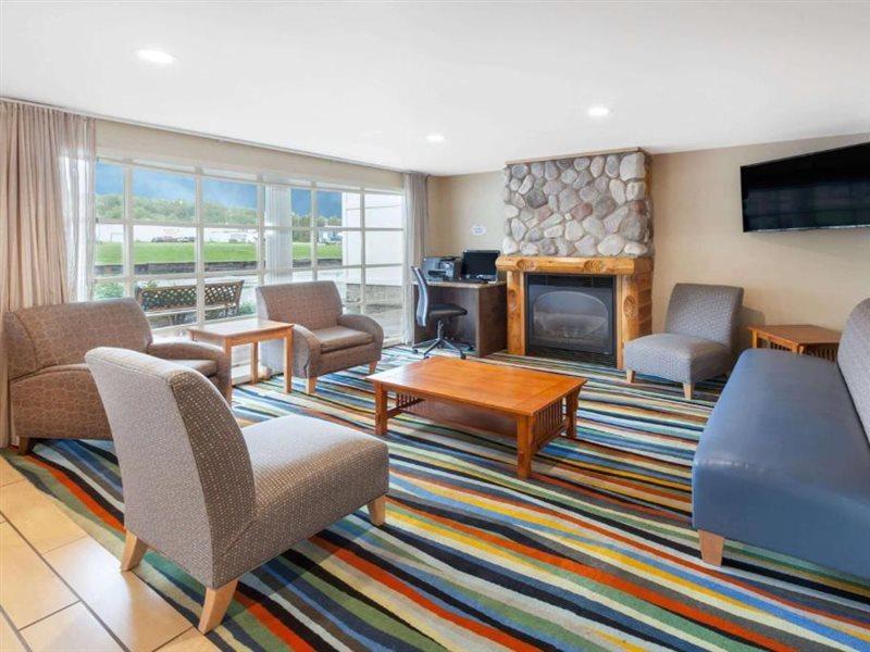 Baymont By Wyndham St. Ignace Lakefront Exteriér fotografie