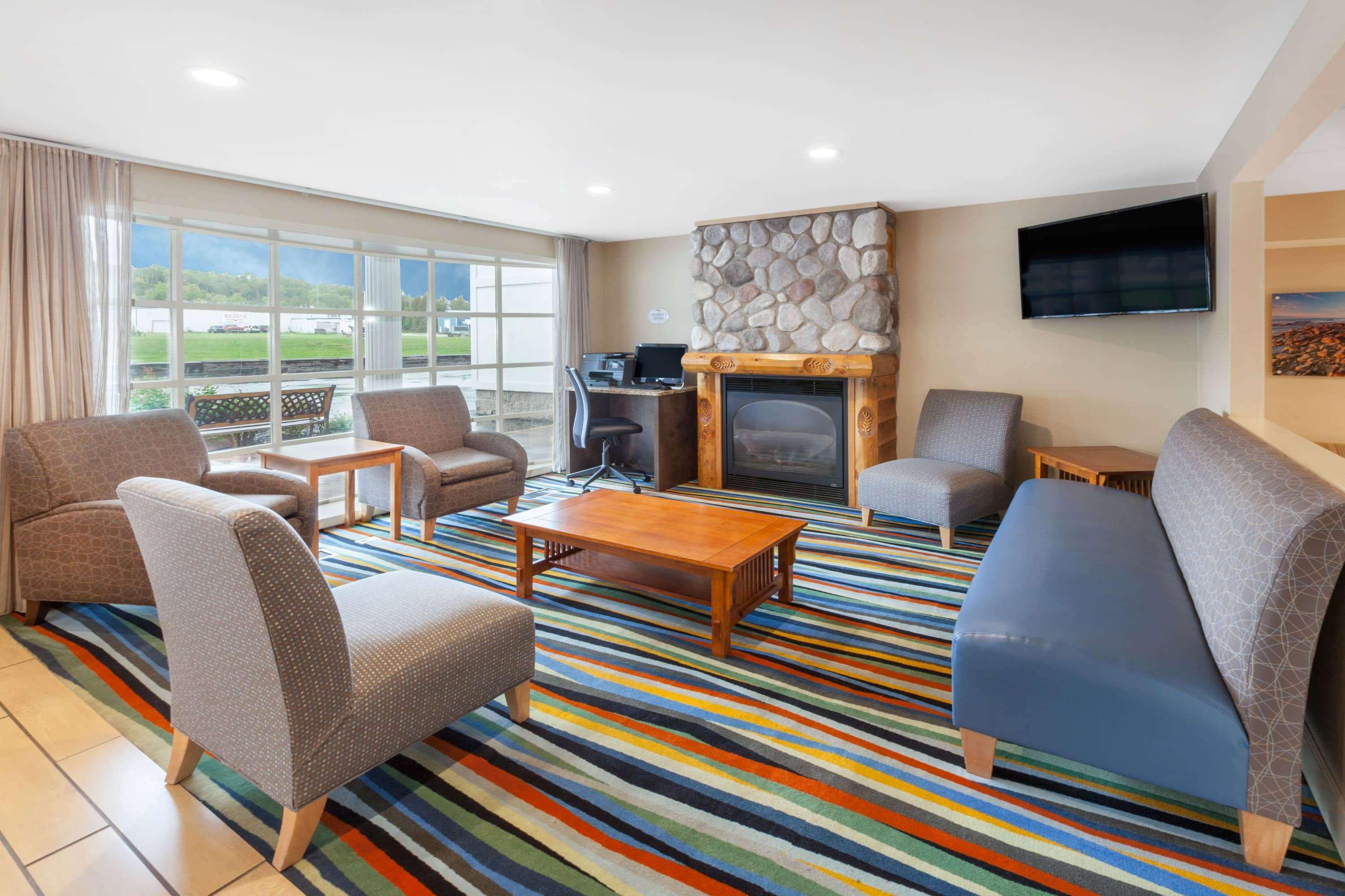 Baymont By Wyndham St. Ignace Lakefront Exteriér fotografie