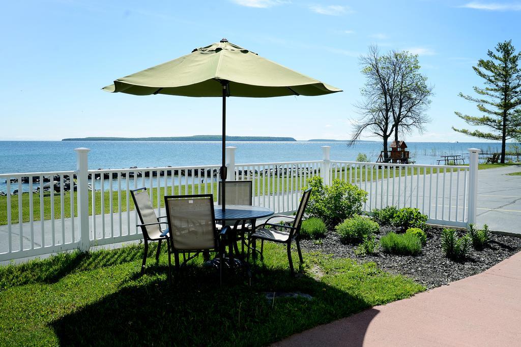Baymont By Wyndham St. Ignace Lakefront Exteriér fotografie
