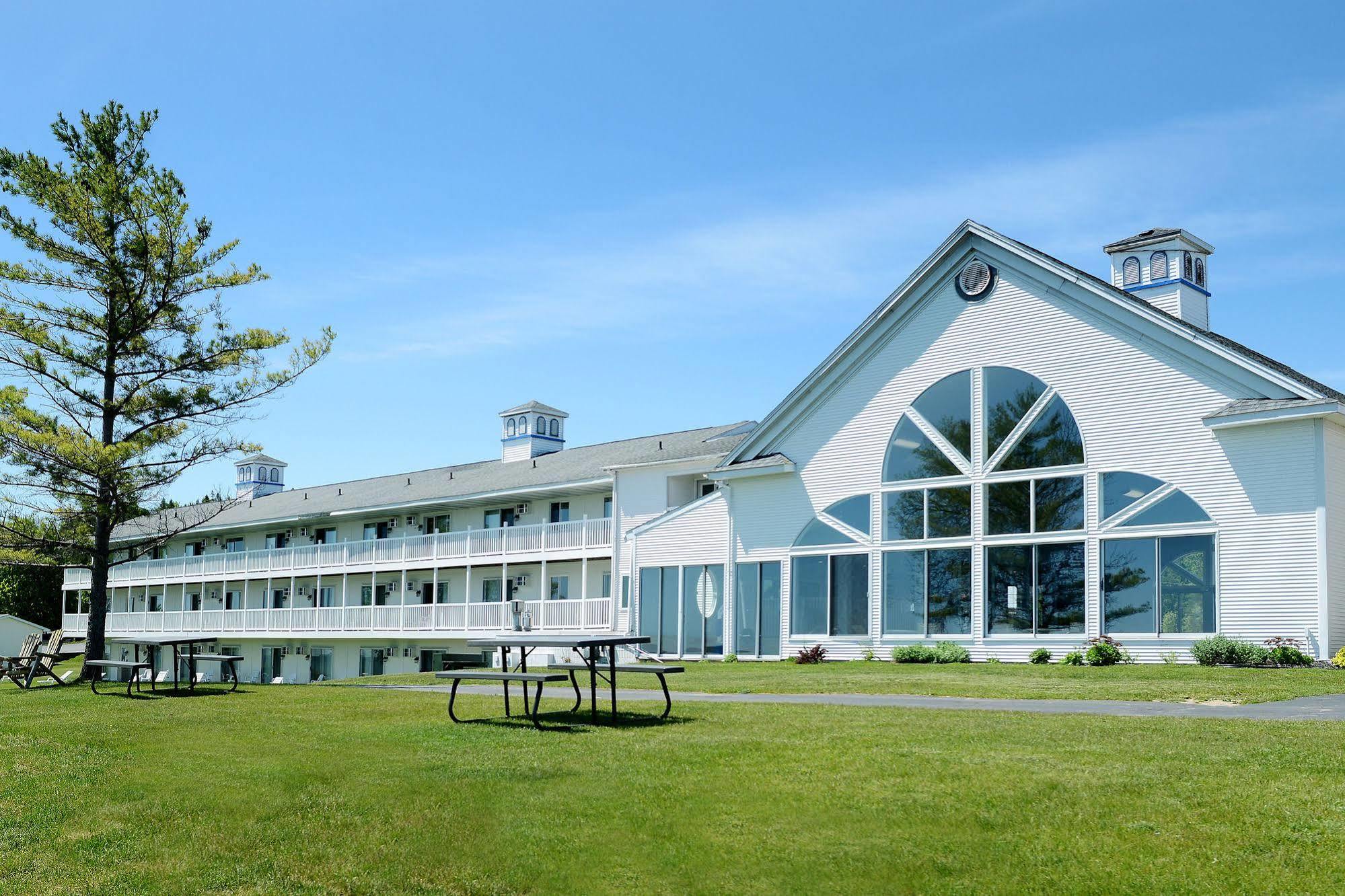 Baymont By Wyndham St. Ignace Lakefront Exteriér fotografie
