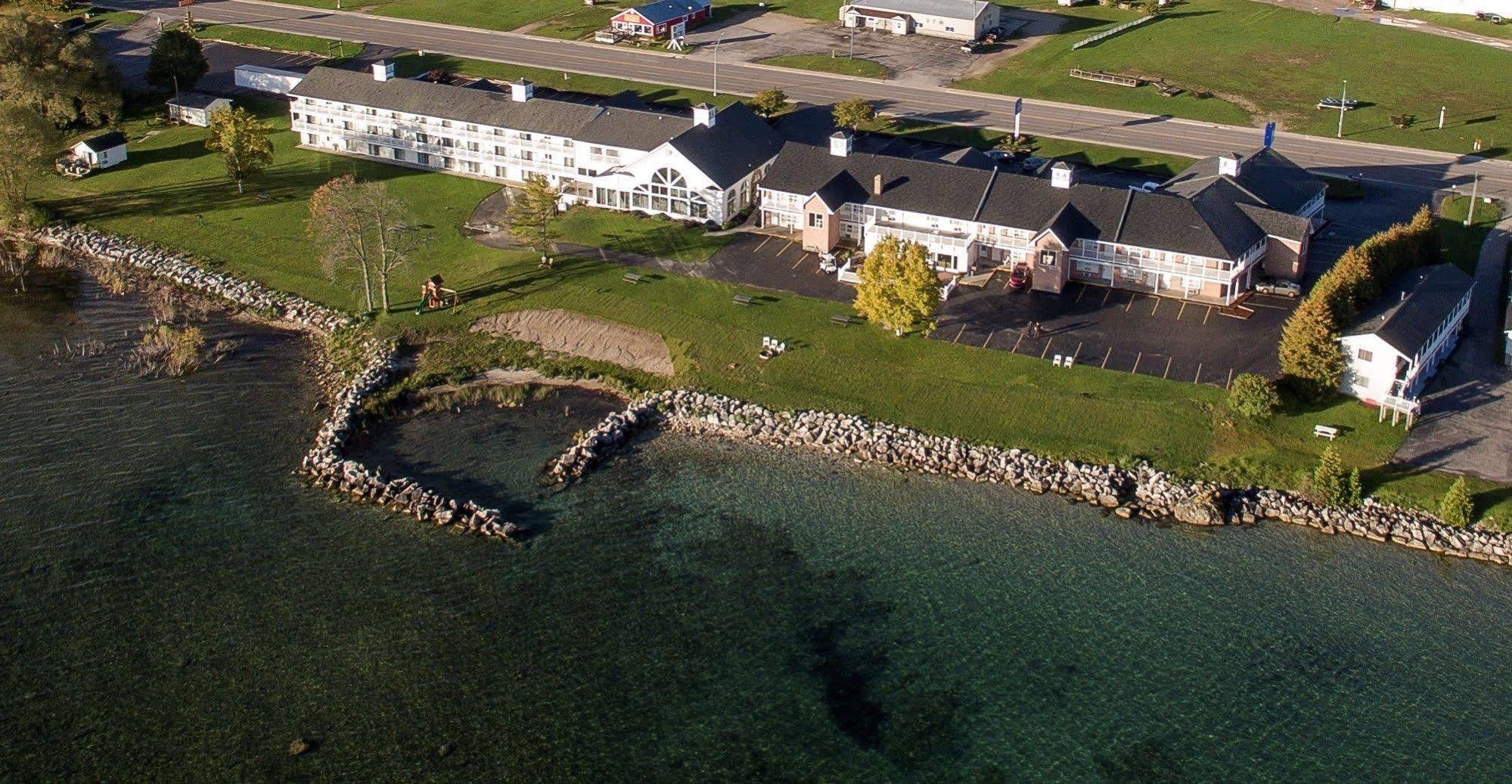 Baymont By Wyndham St. Ignace Lakefront Exteriér fotografie